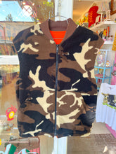 Load image into Gallery viewer, Reversible camo fleece vest
