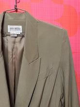 Load image into Gallery viewer, Silk Hugo Buscati Milano blazer
